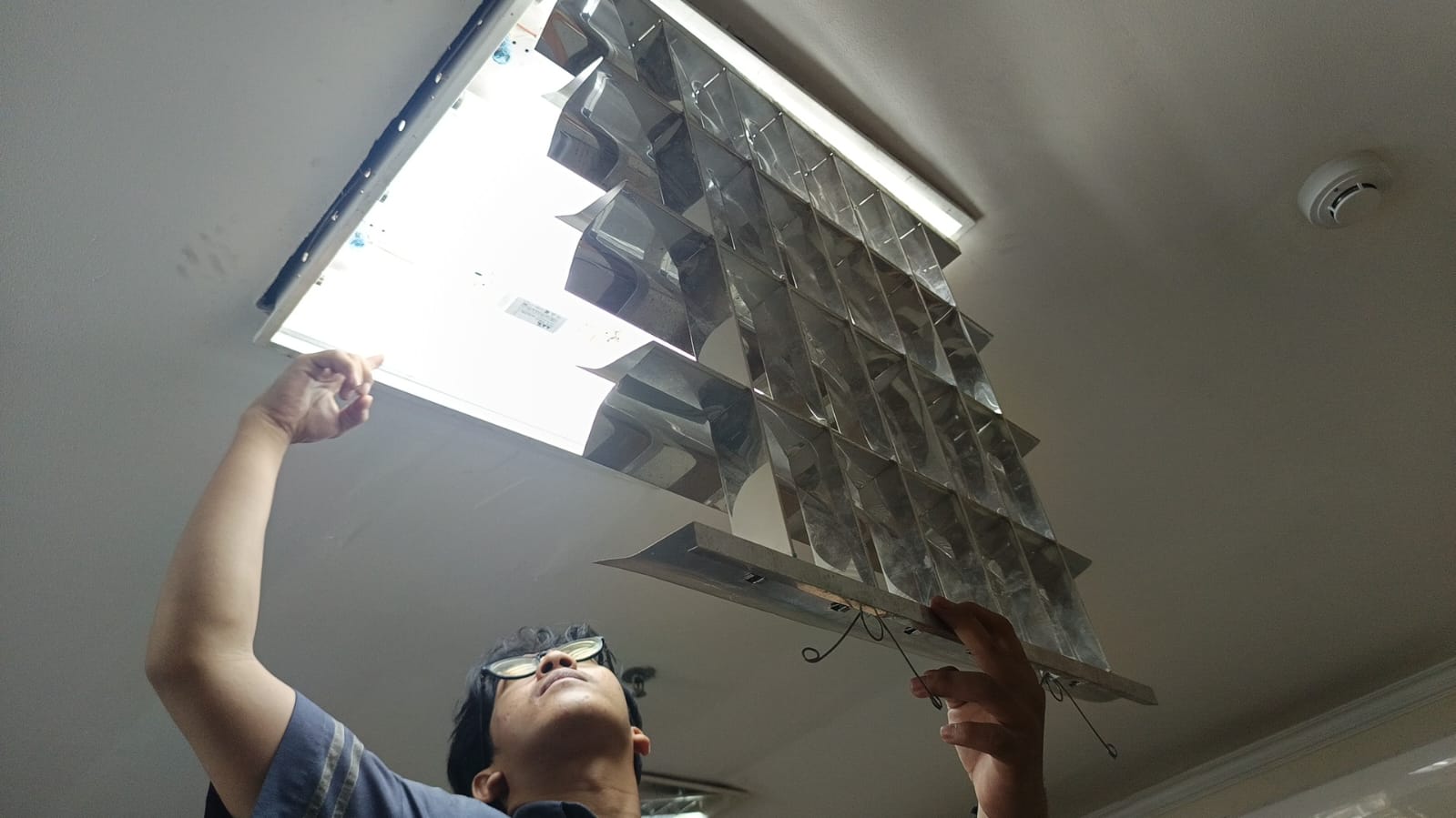 Penggantian Lampu dan Ballast